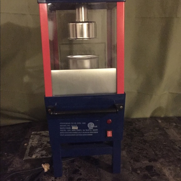 Titans Football Air Popcorn Maker! - Picture 4 of 5
